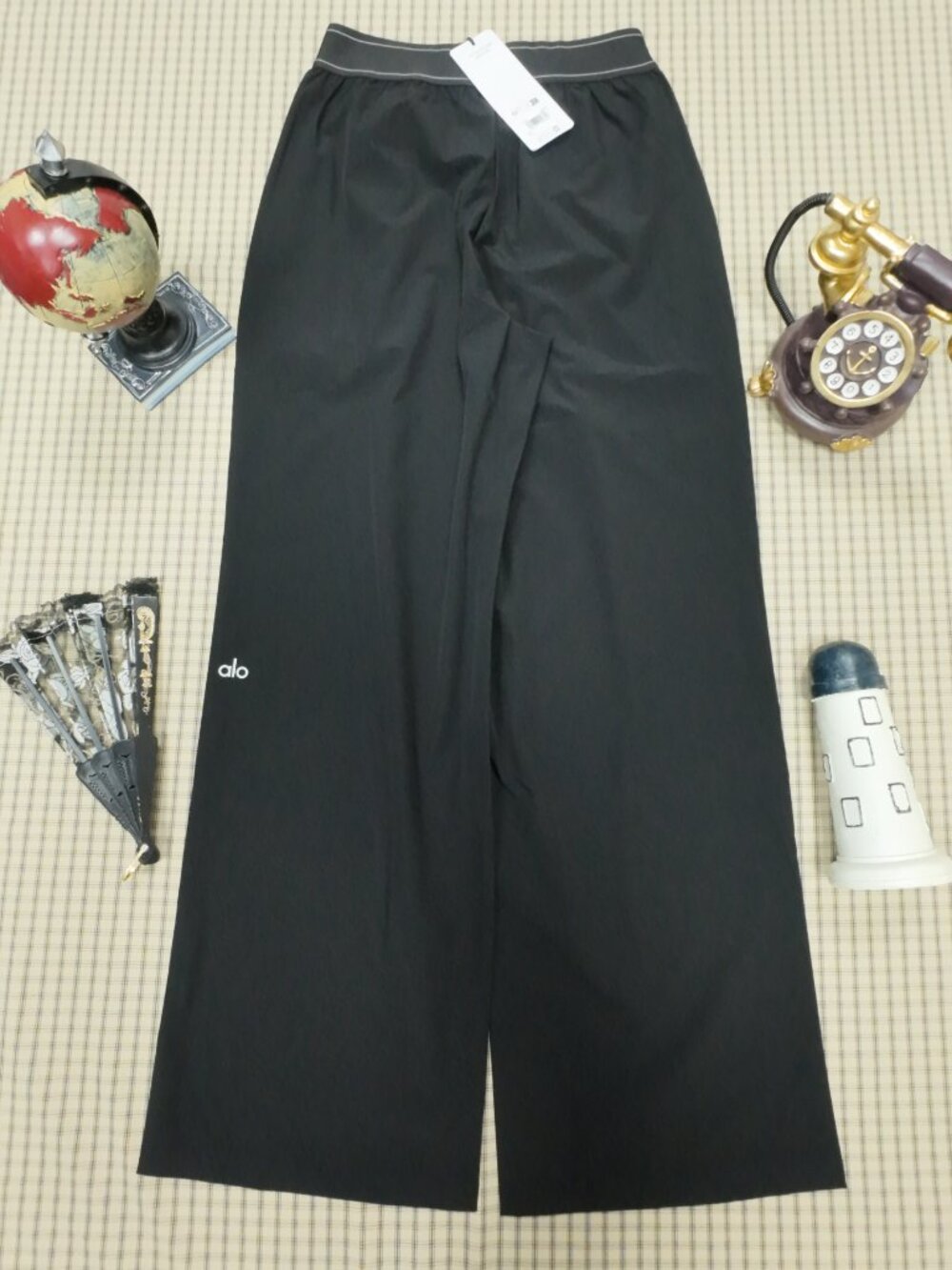 NWT💎ALO Yoga Black Suit Up Pants👩🎨Wide Leg 30-inch inseam Regular Fit - Picture 3 of 9